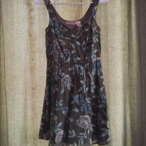 Sundress with flower print and cutout back